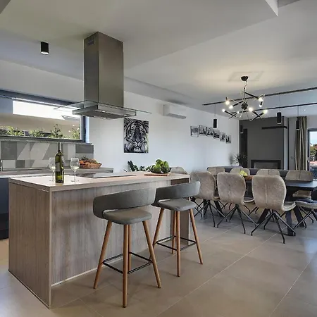 Ula Semesterbostad *